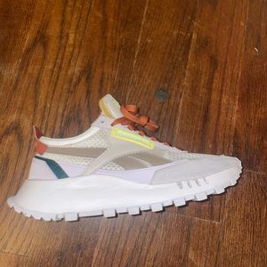 Size 8 Reebok sneakers